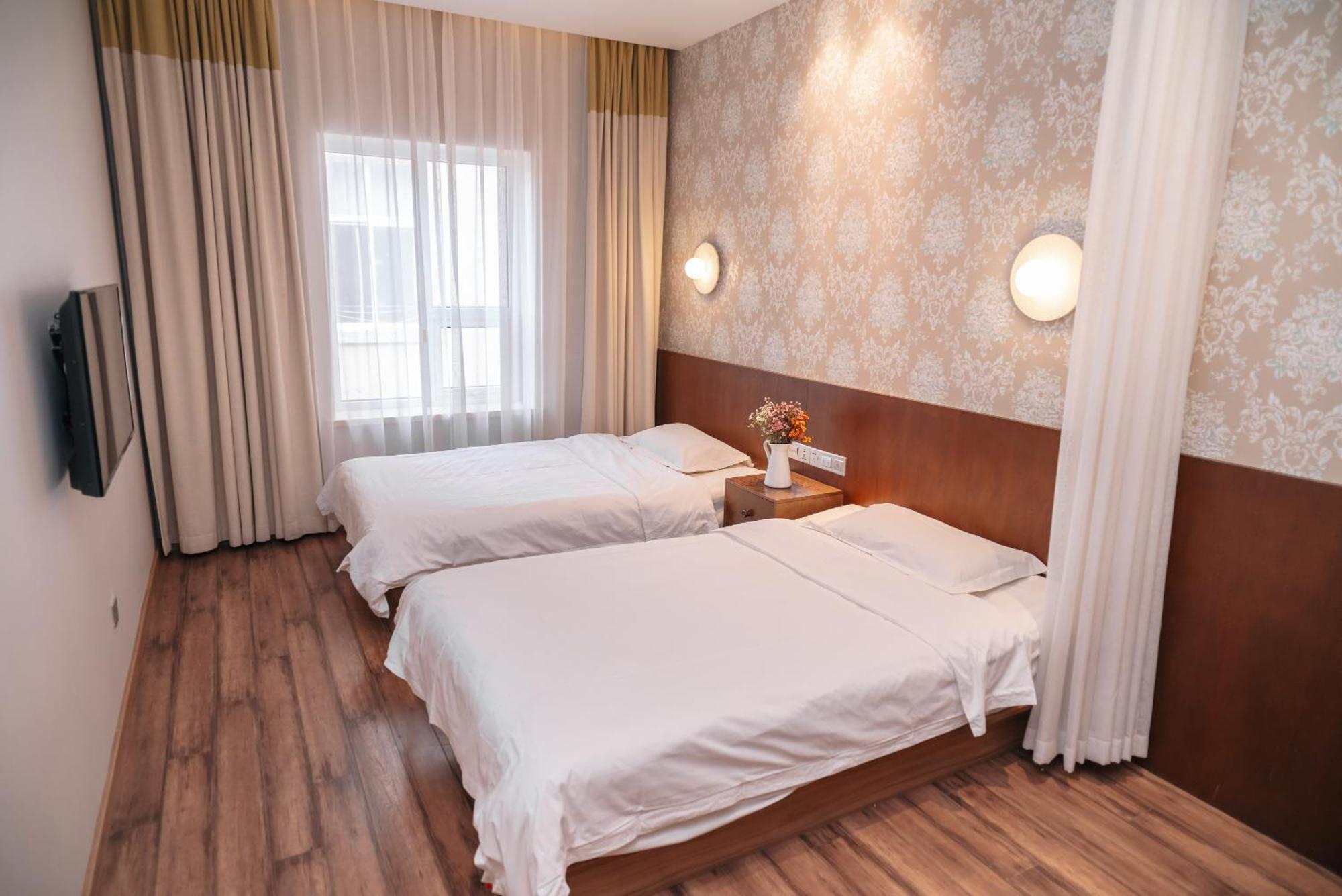 Qingdao Kaiyue Hotel Zhongshan Road St Michael'S Cathedral And Zhanqiao Pier Phòng bức ảnh
